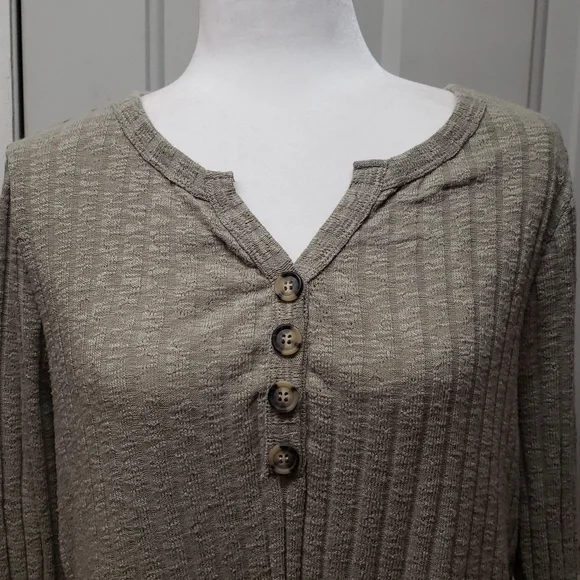 Maurices v neck top, size xl - Picture 3 of 8